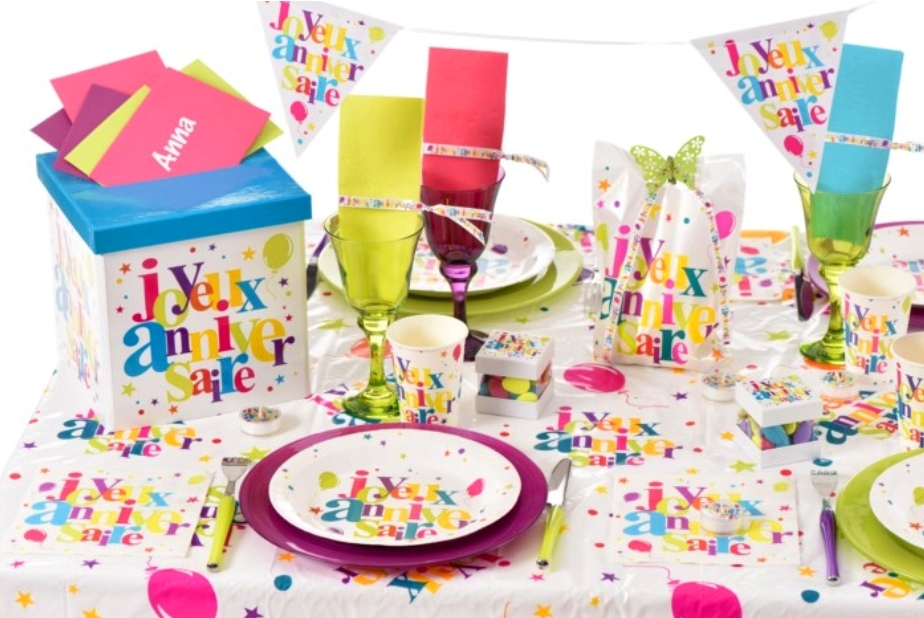 Decoration De Table Sur Le Theme Joyeux Anniversaire Festif Articles De Fete Decoration Mariage Deco De Table Anniversaire